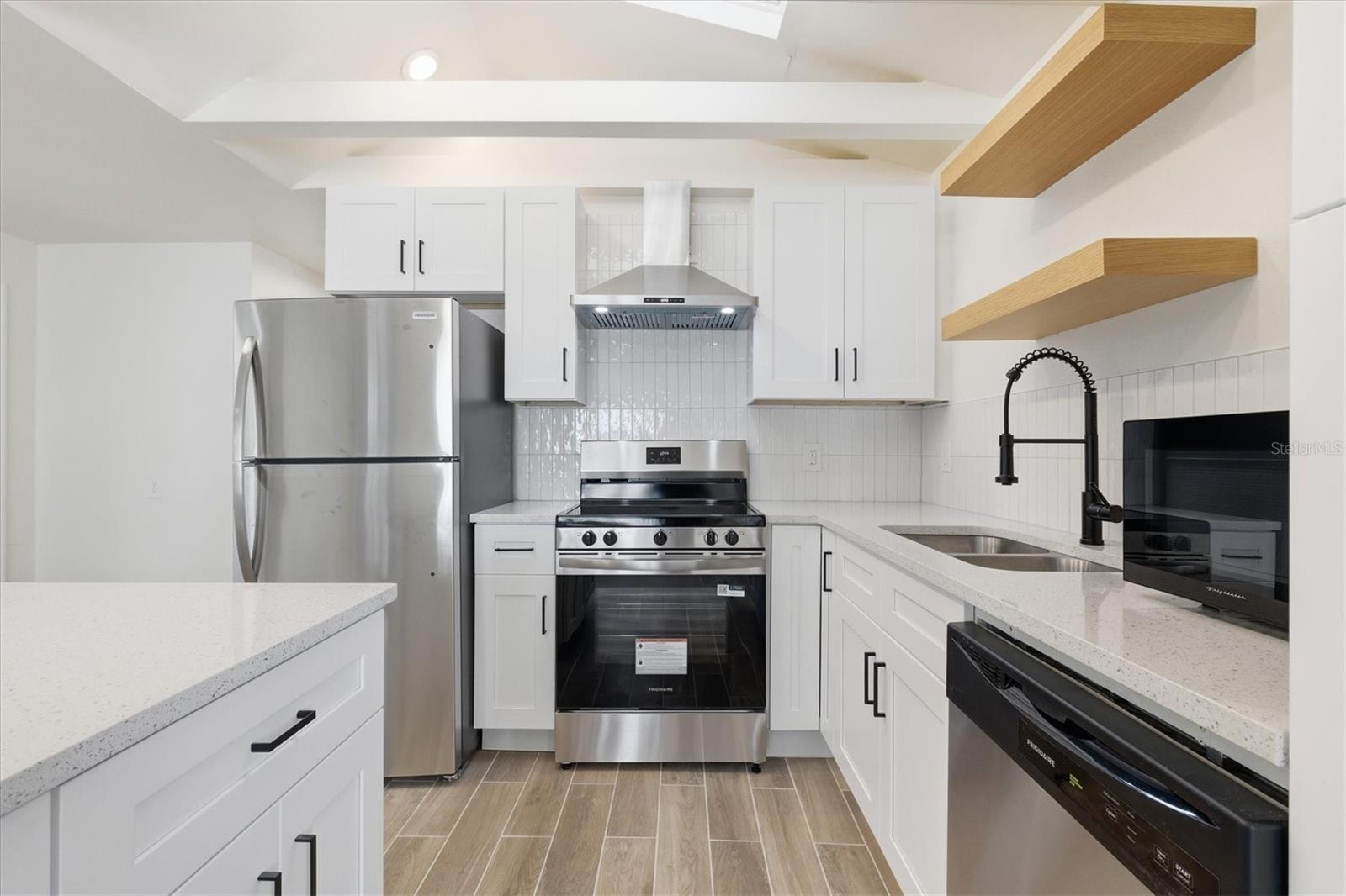 Image 11 of 37 For 1734 Maryland Avenue Ne