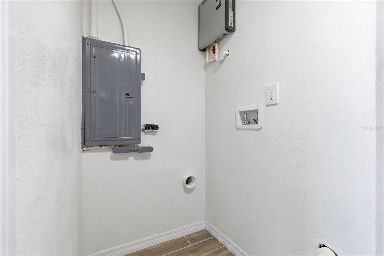 Image 16 of 37 For 1734 Maryland Avenue Ne