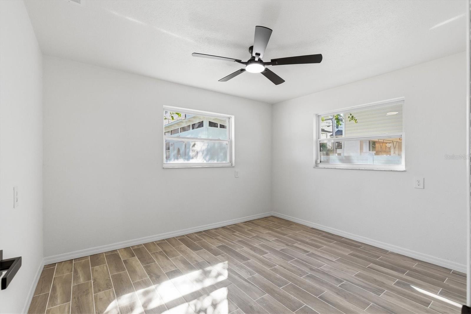 Image 21 of 37 For 1734 Maryland Avenue Ne