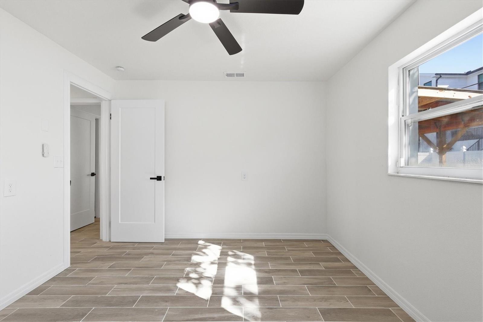 Image 23 of 37 For 1734 Maryland Avenue Ne