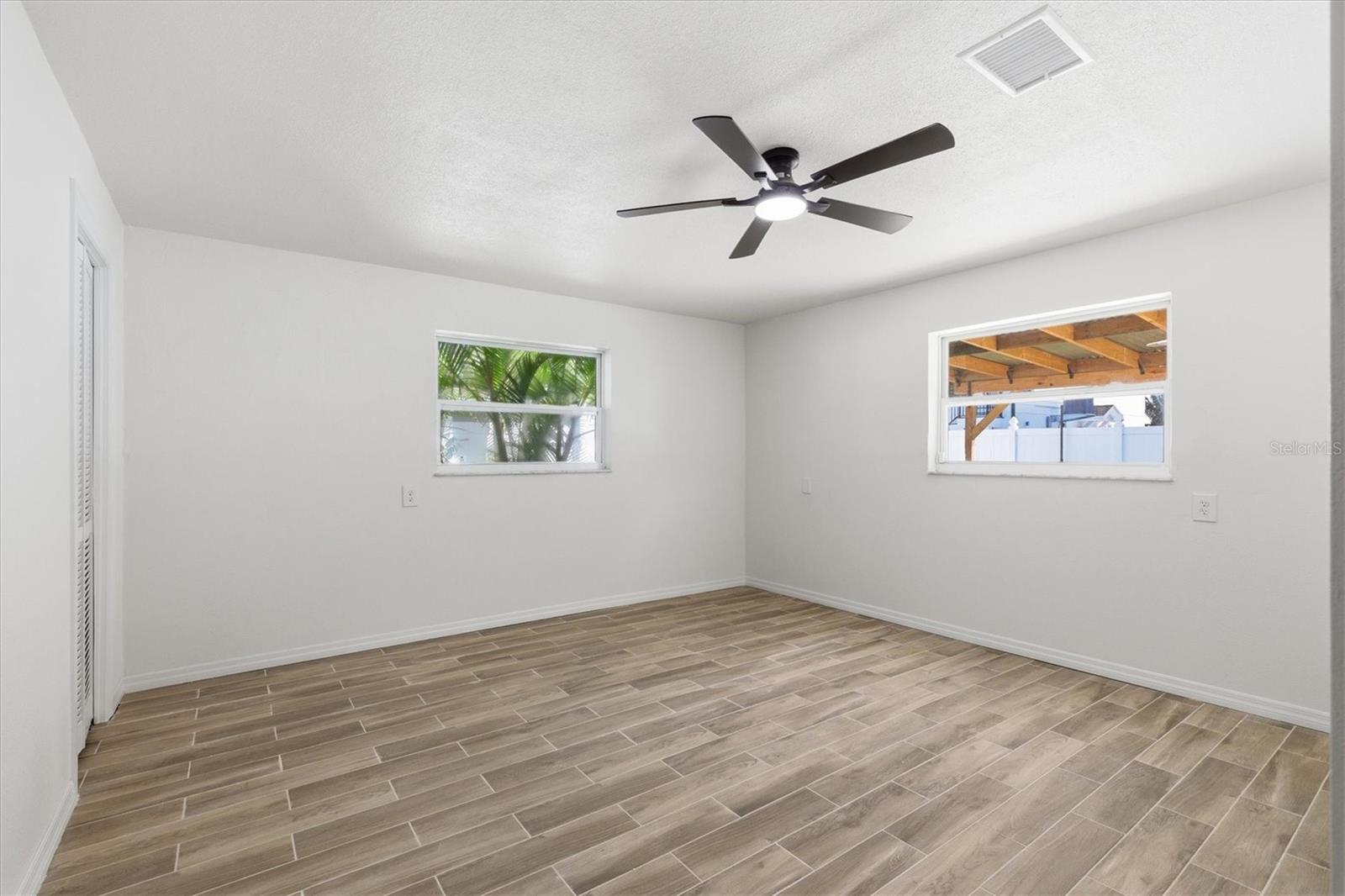 Image 24 of 37 For 1734 Maryland Avenue Ne