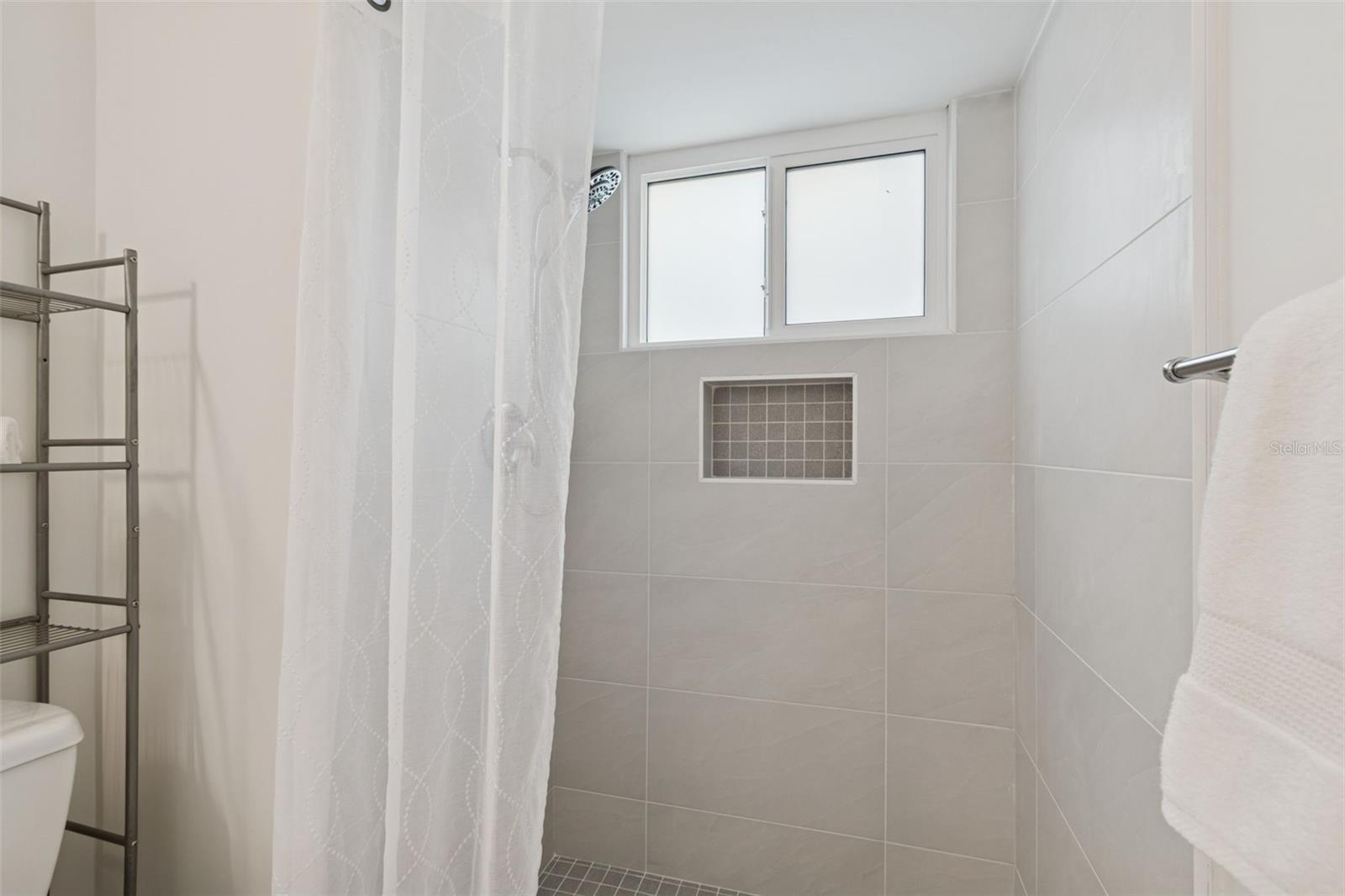 Image 21 of 69 For 2195 Glen Drive