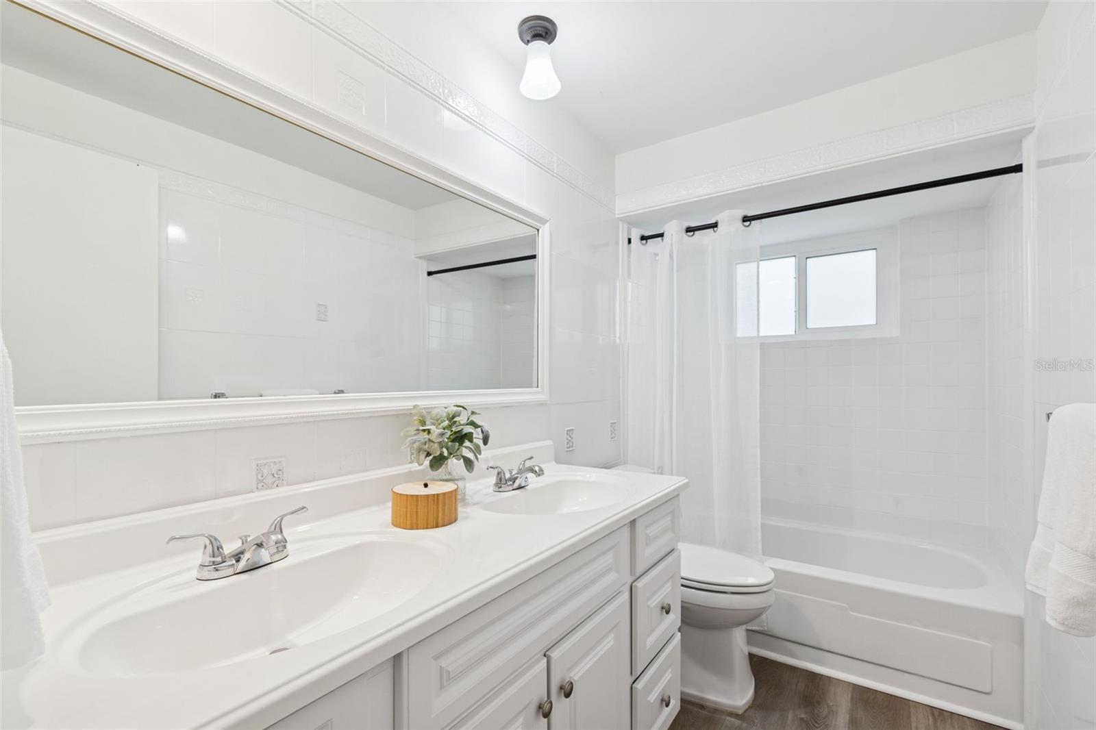 Image 27 of 69 For 2195 Glen Drive