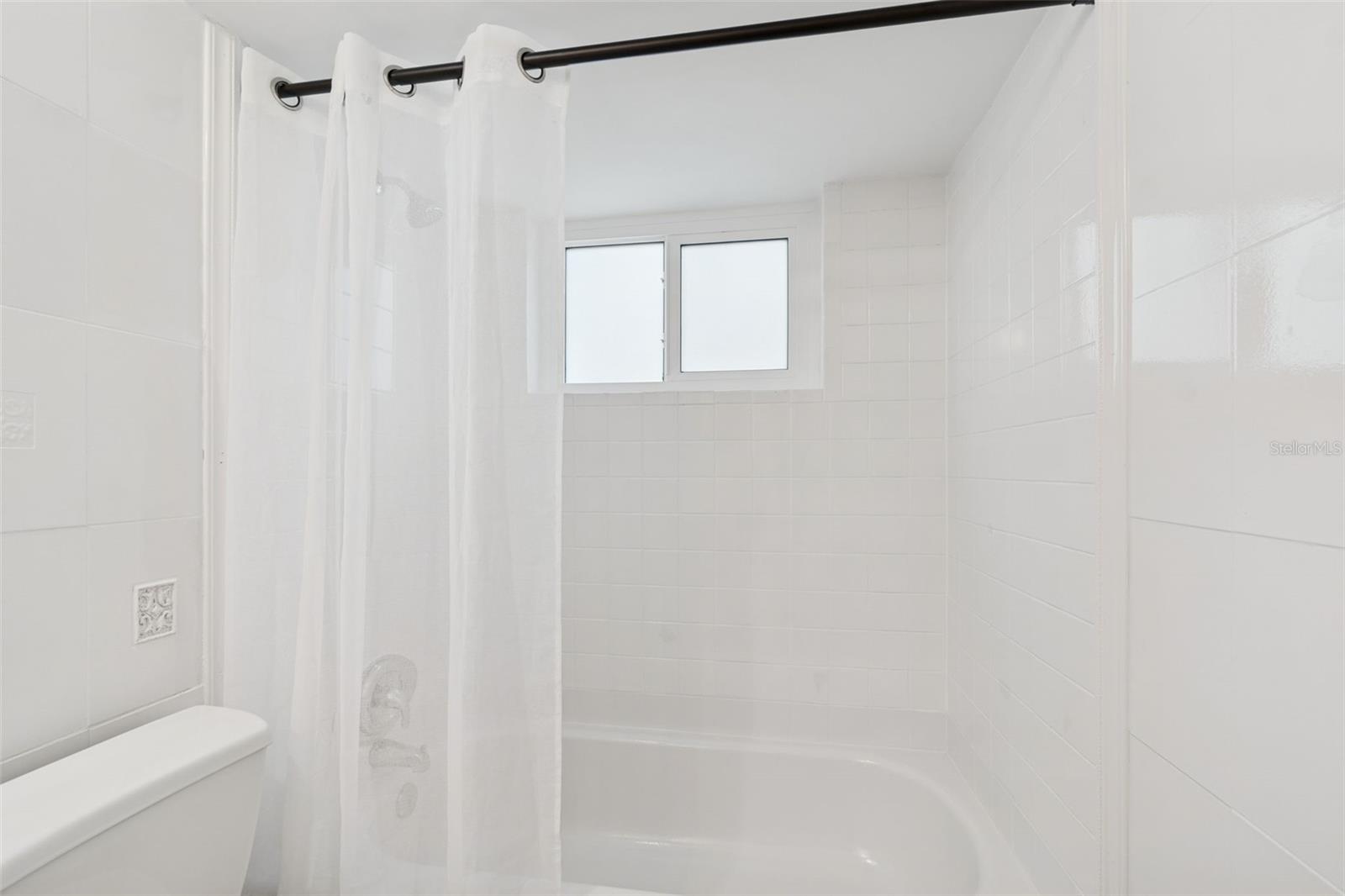 Image 28 of 69 For 2195 Glen Drive