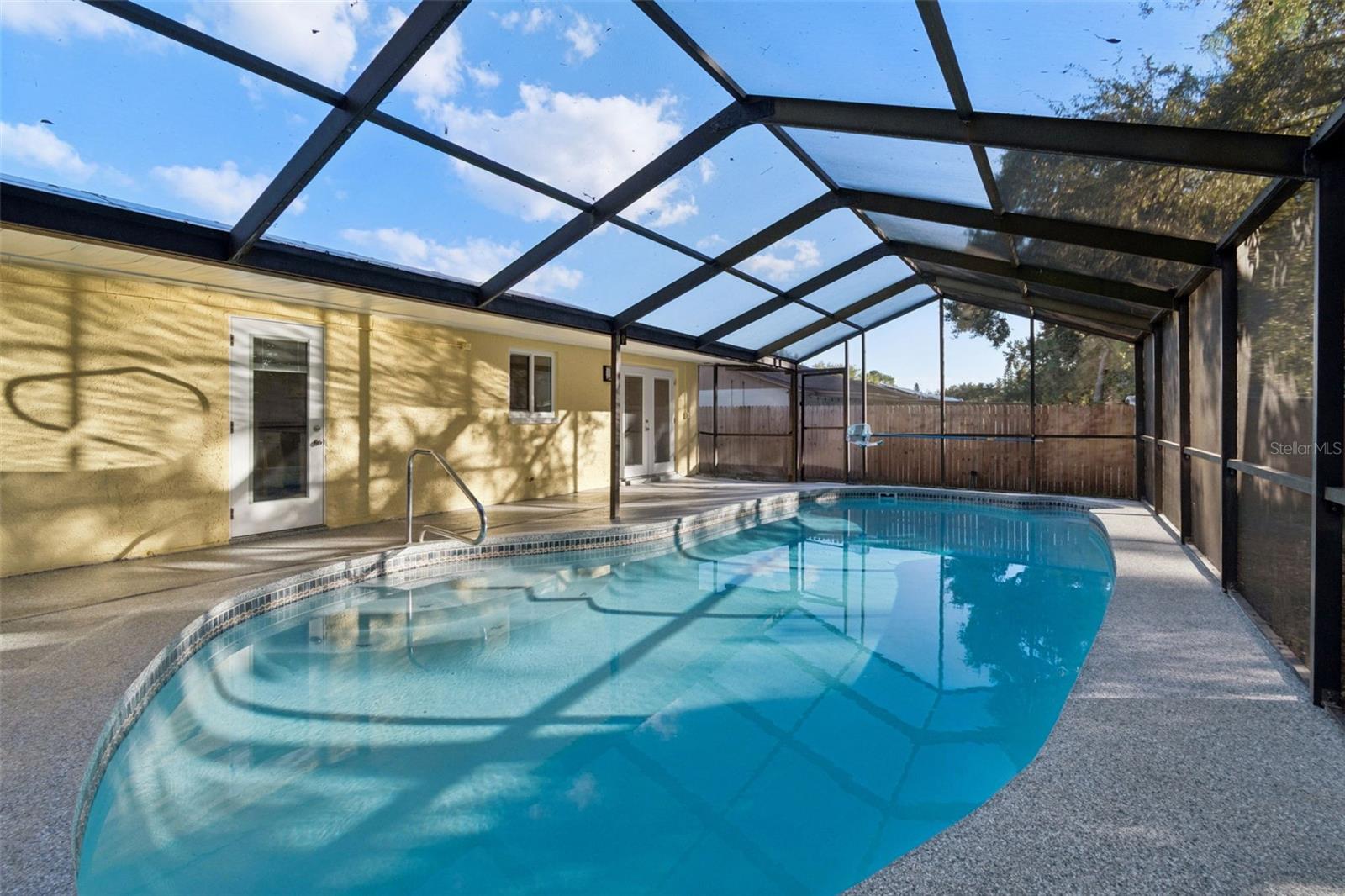 Image 38 of 69 For 2195 Glen Drive