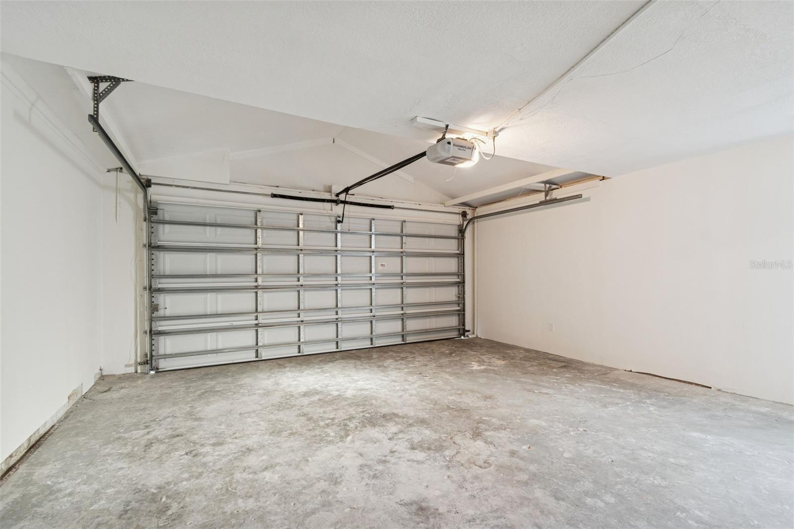 Image 45 of 69 For 2195 Glen Drive