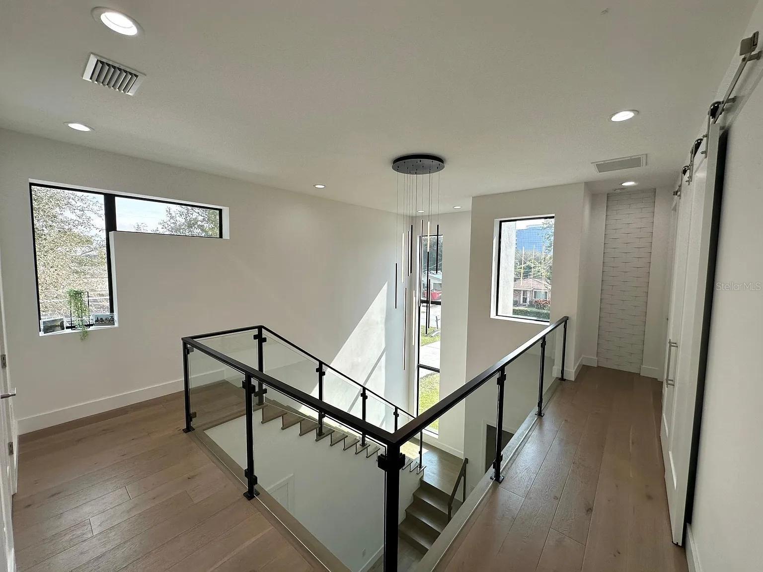 Listing photo id 10 for 4217 Arch Street