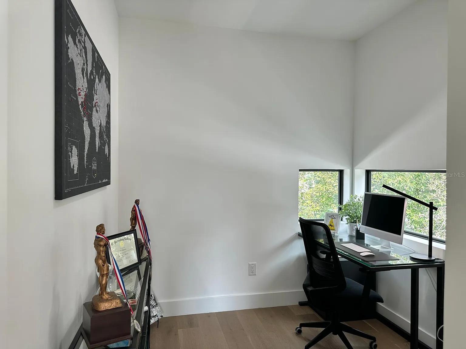 Listing photo id 11 for 4217 Arch Street