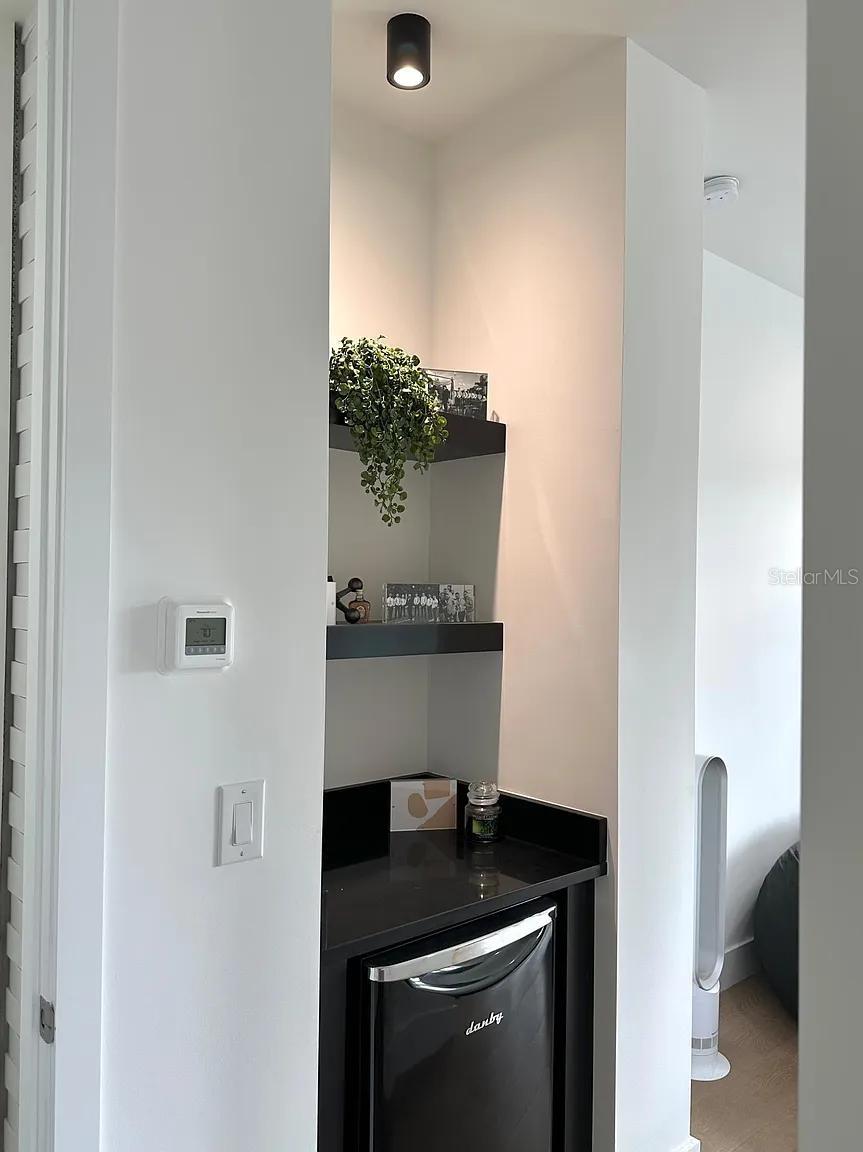 Listing photo id 12 for 4217 Arch Street