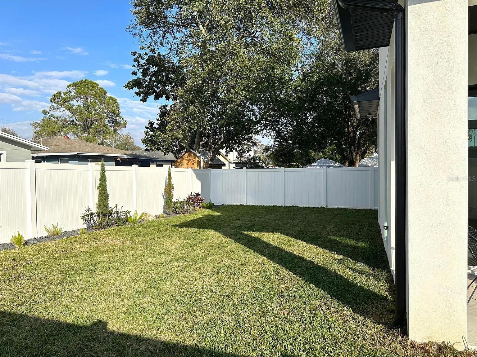 Listing photo id 18 for 4217 Arch Street