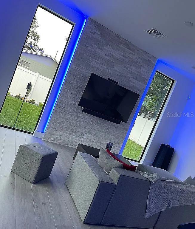 Listing photo id 20 for 4217 Arch Street