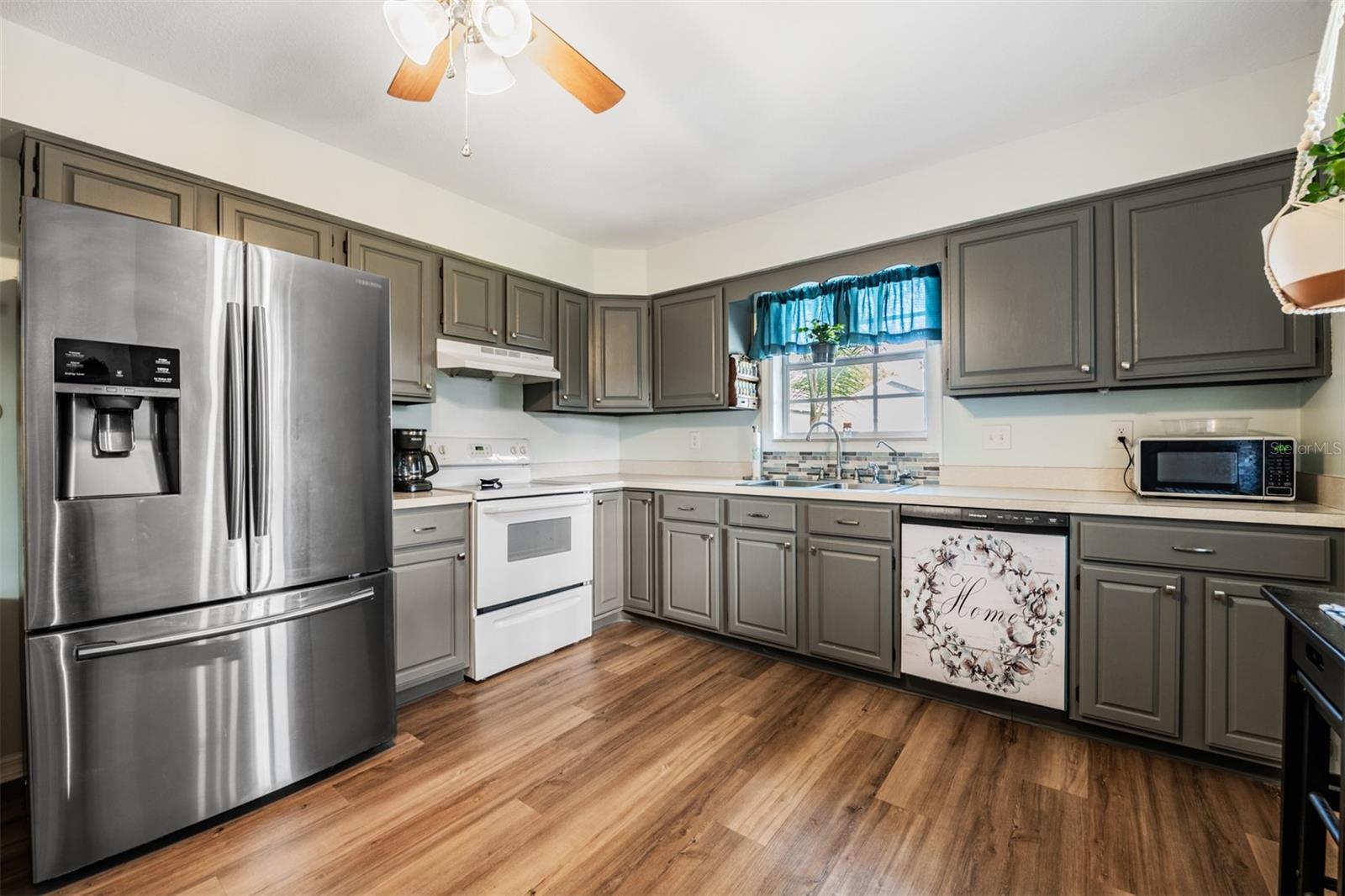 Image 9 of 23 For 5923 Newberry Court