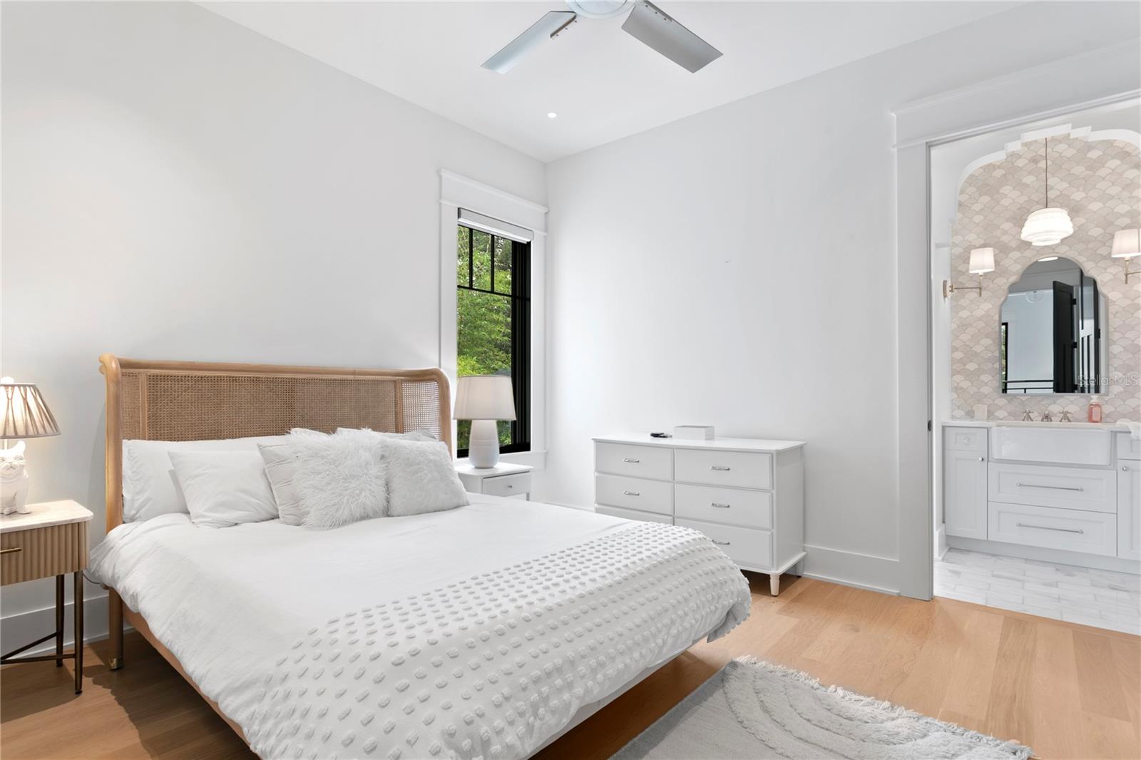 Image 33 of 62 For 319 Frances Avenue