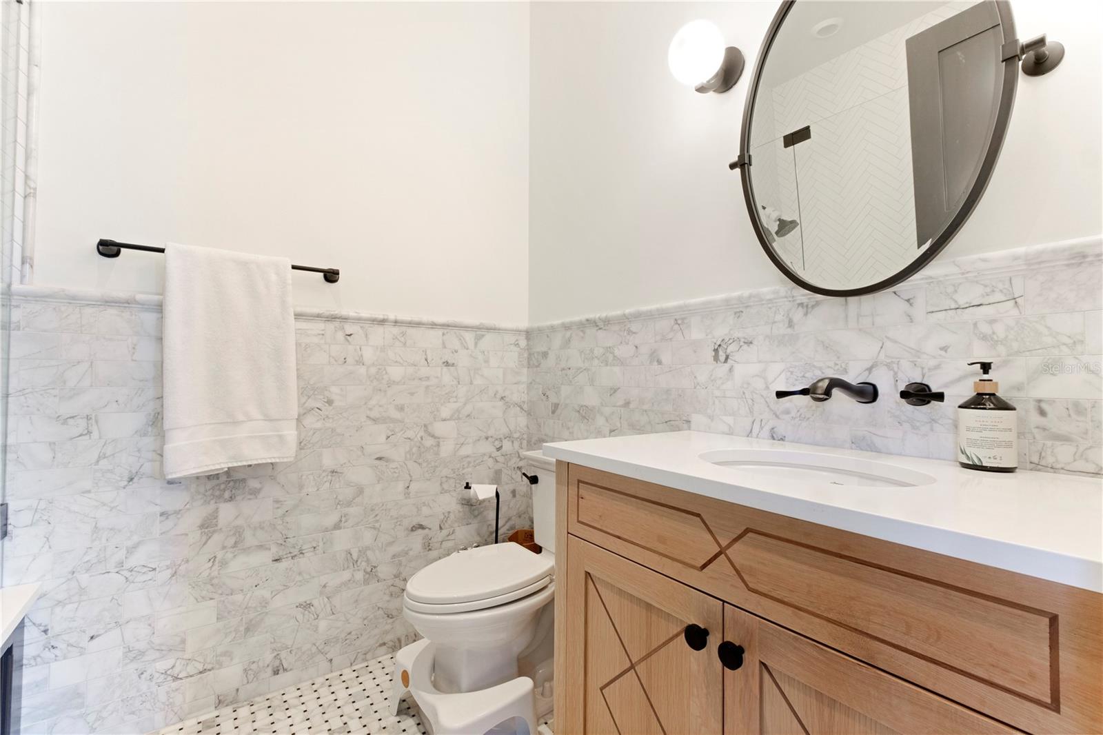 Image 50 of 62 For 319 Frances Avenue