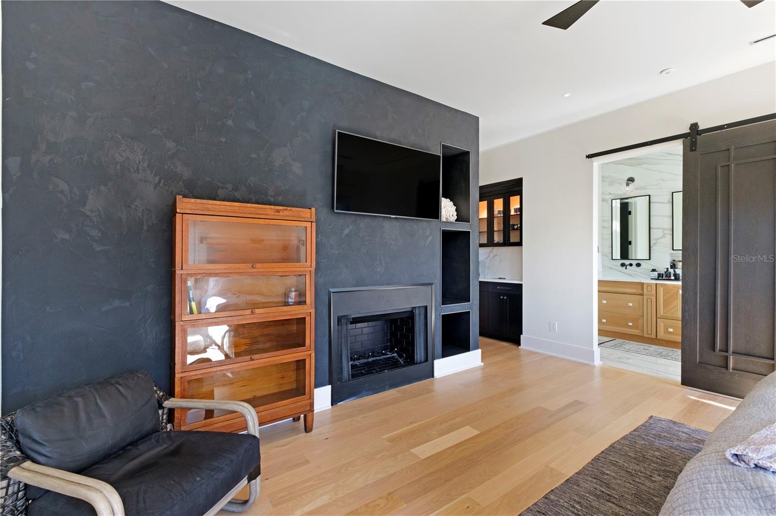 Image 6 of 62 For 319 Frances Avenue