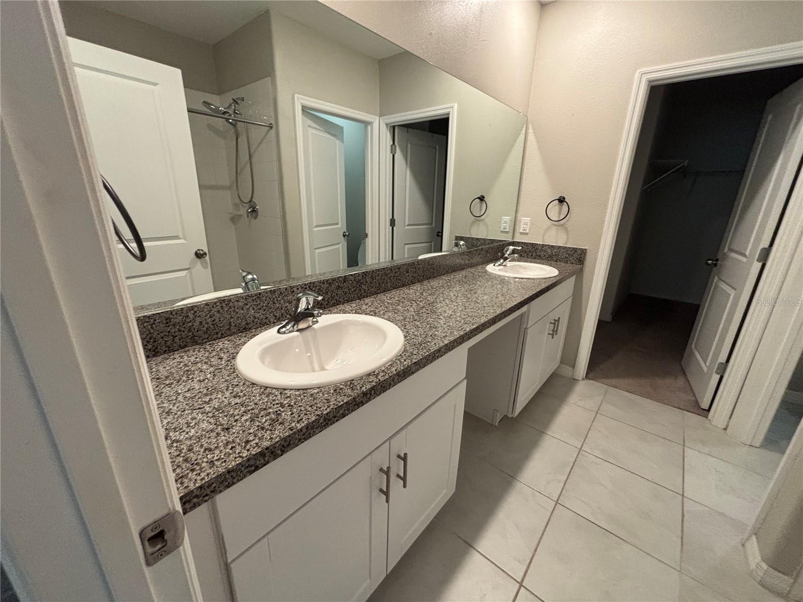 Image 11 of 25 For 572 Argyll Drive