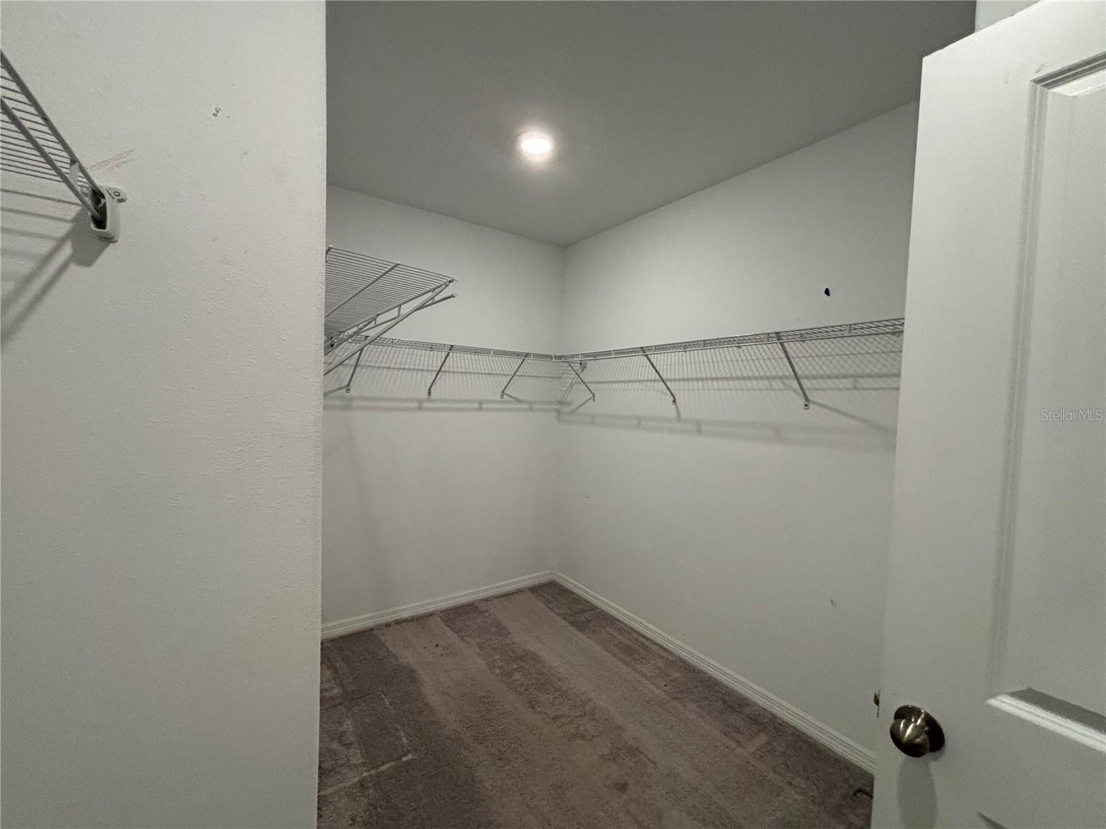 Image 12 of 25 For 572 Argyll Drive