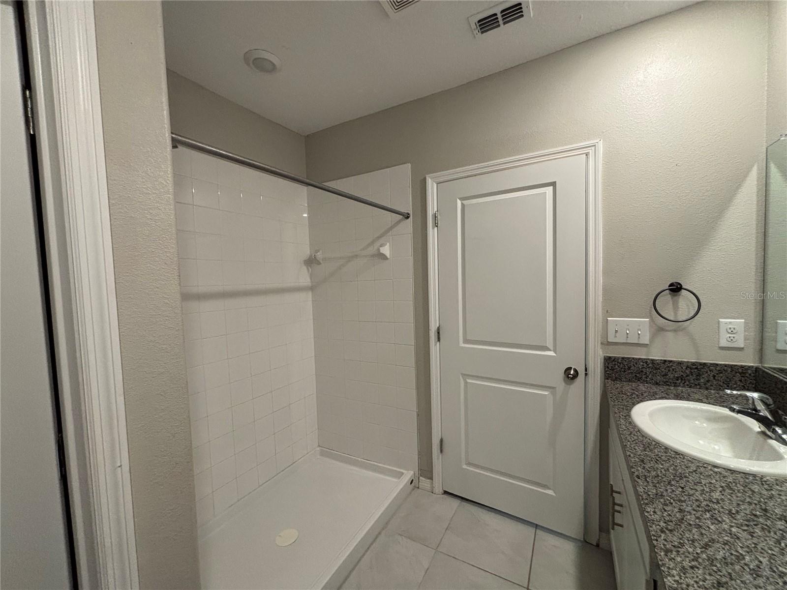 Image 13 of 25 For 572 Argyll Drive