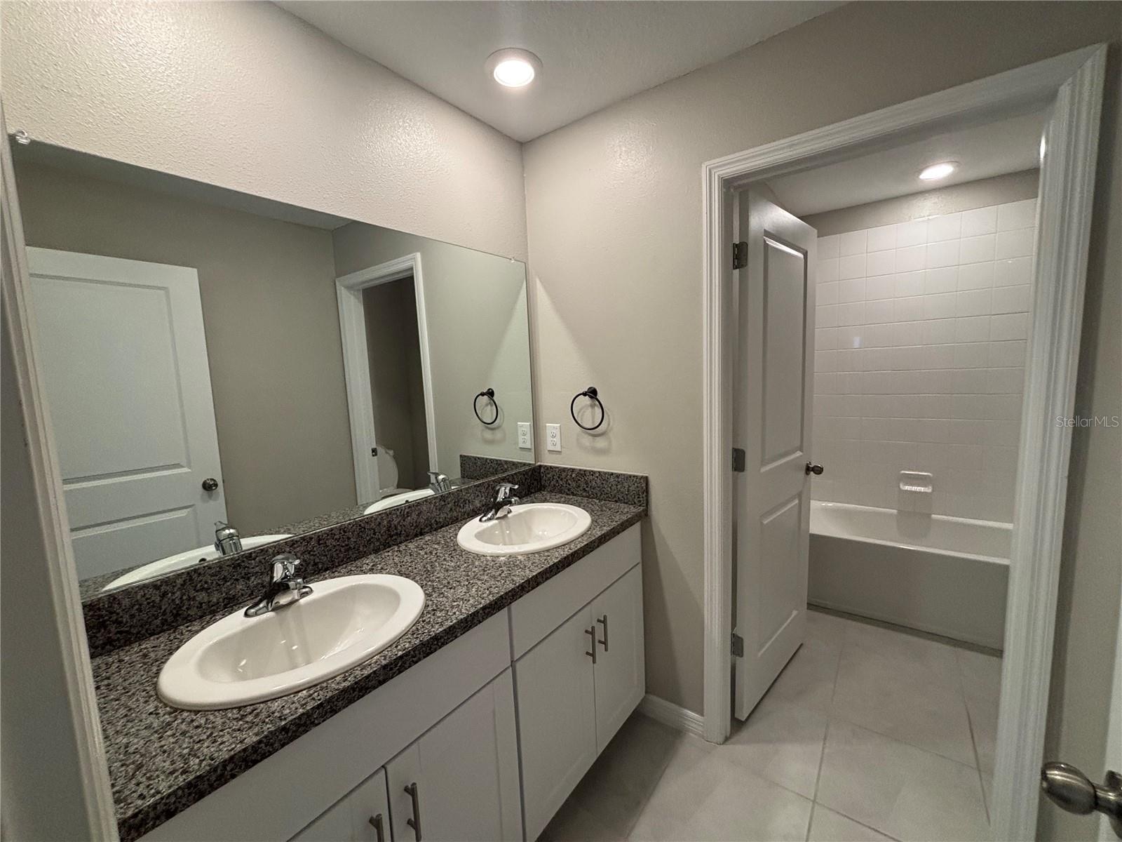 Image 16 of 25 For 572 Argyll Drive