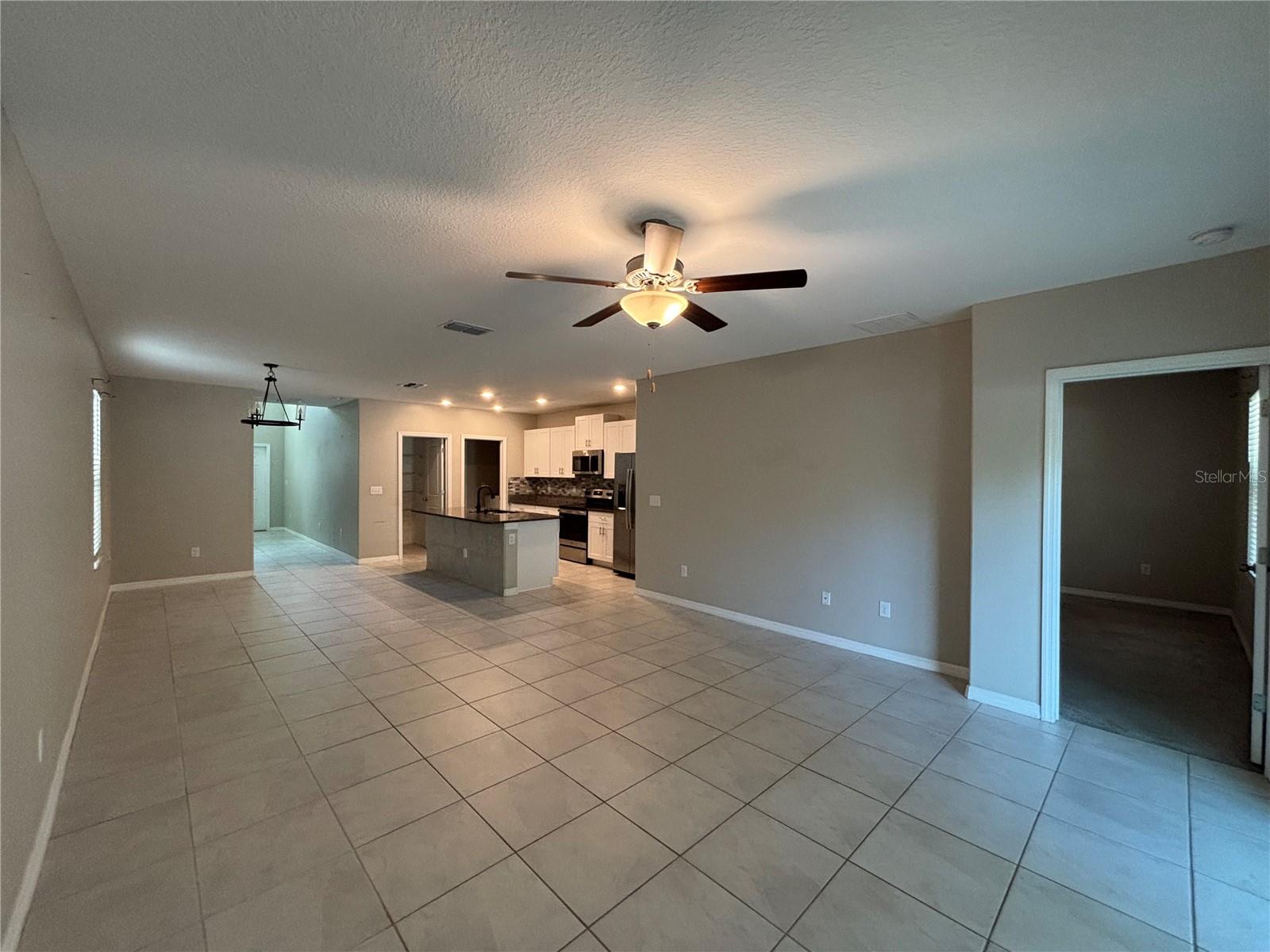 Image 4 of 25 For 572 Argyll Drive