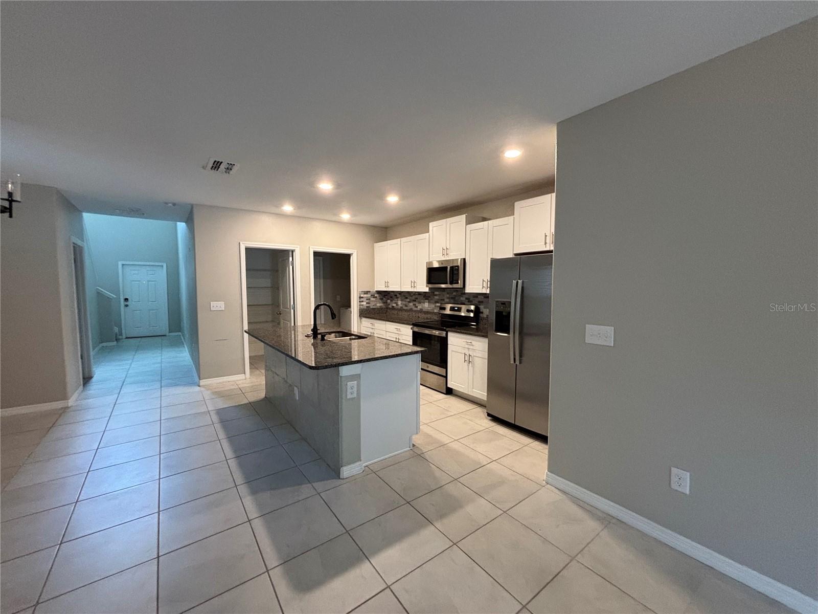 Image 5 of 25 For 572 Argyll Drive