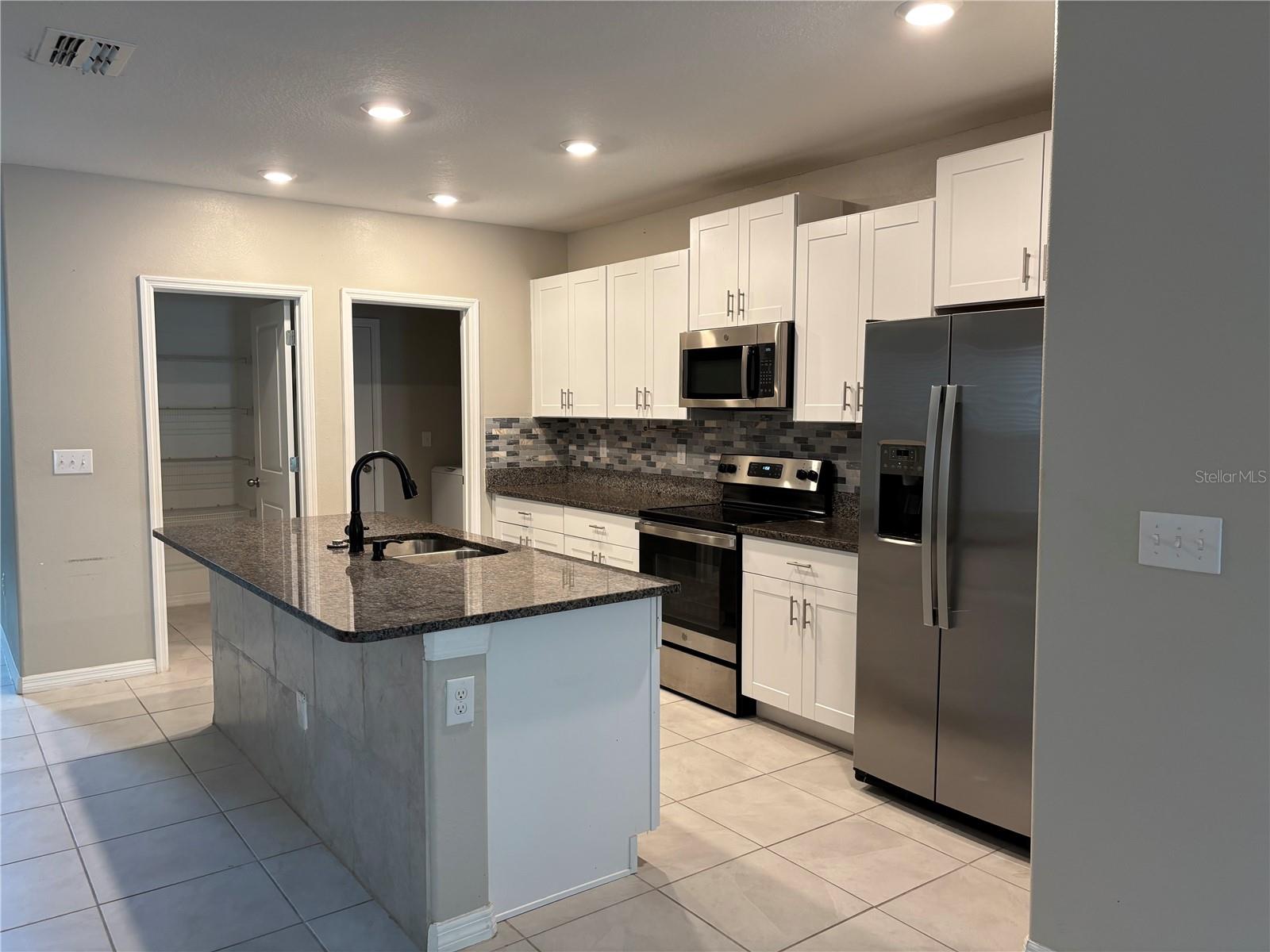 Image 6 of 25 For 572 Argyll Drive