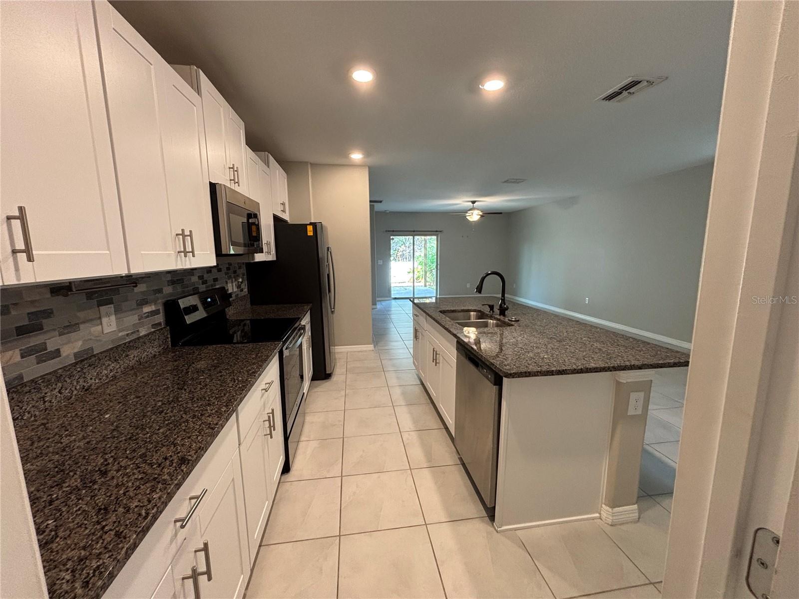 Image 7 of 25 For 572 Argyll Drive