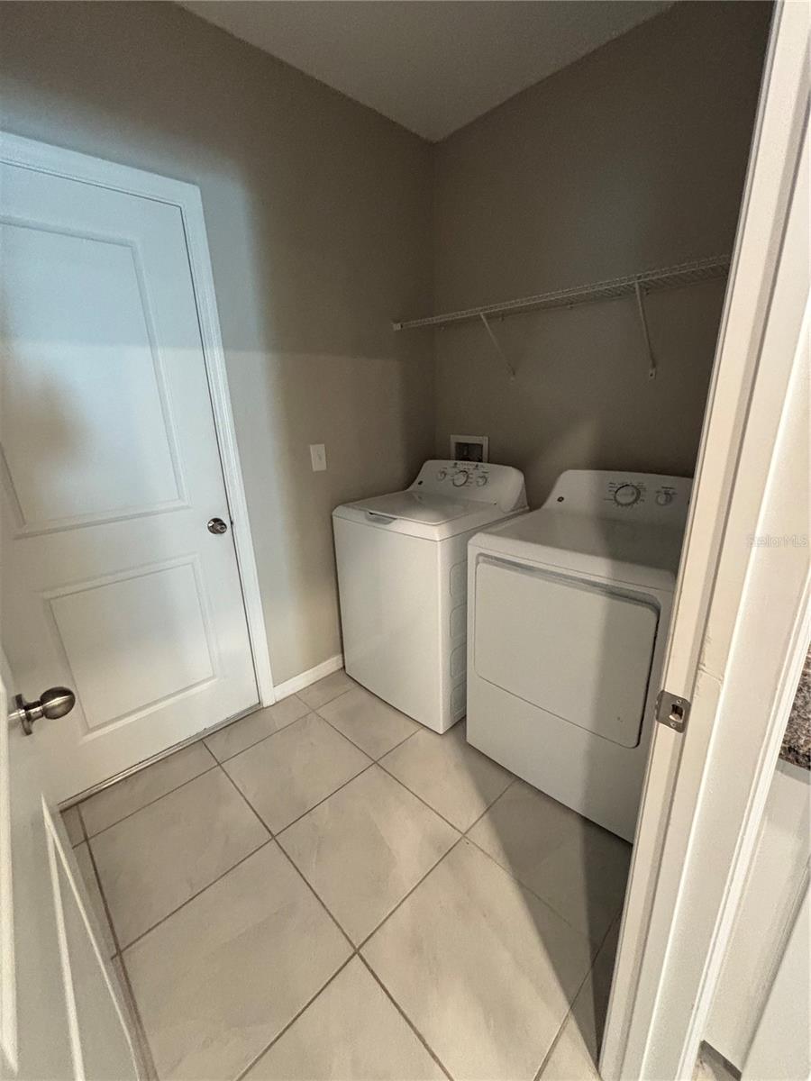 Image 8 of 25 For 572 Argyll Drive