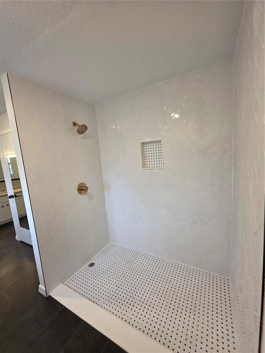 Image 27 of 57 For 5611 6th Street