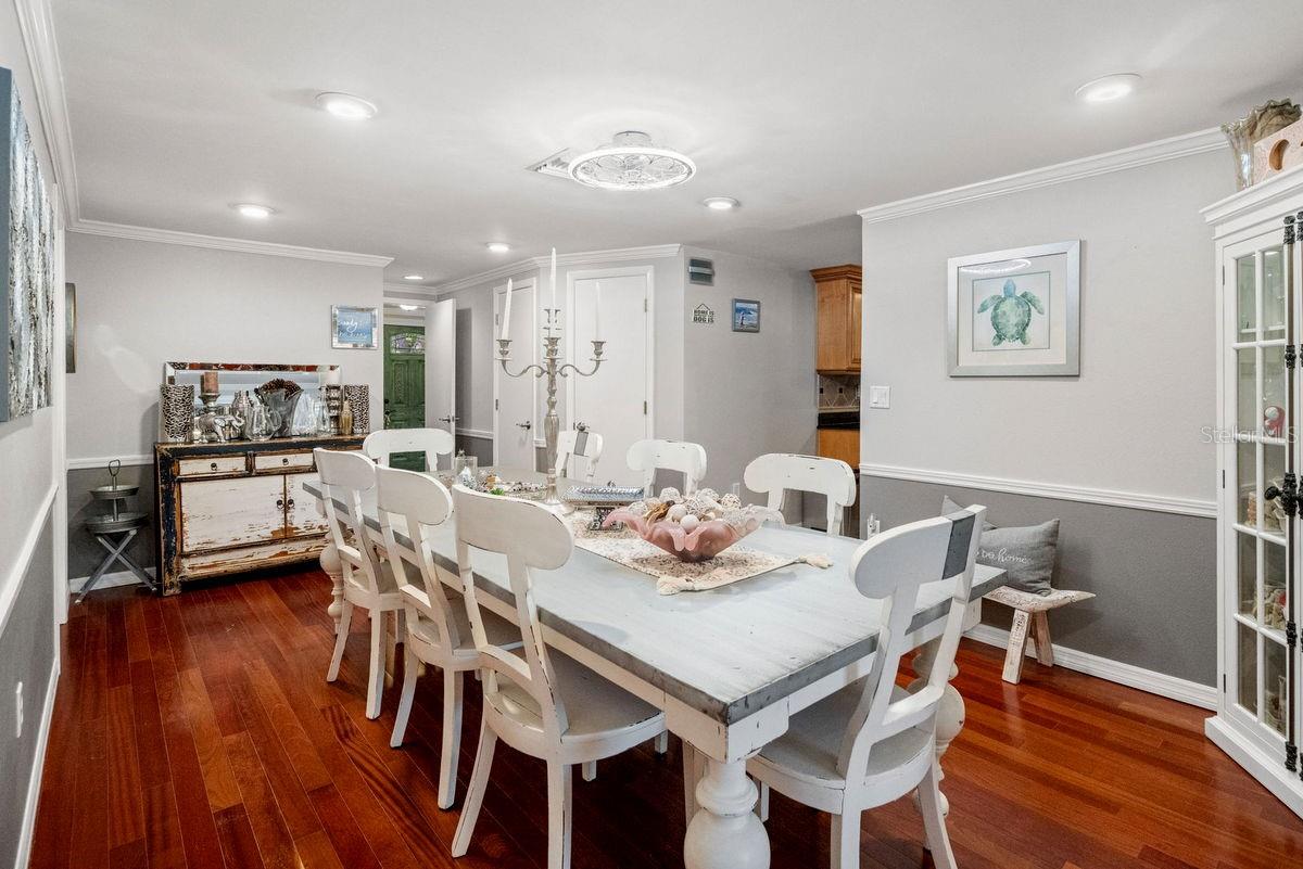 Image 10 of 70 For 1205 Royal Oak Drive S