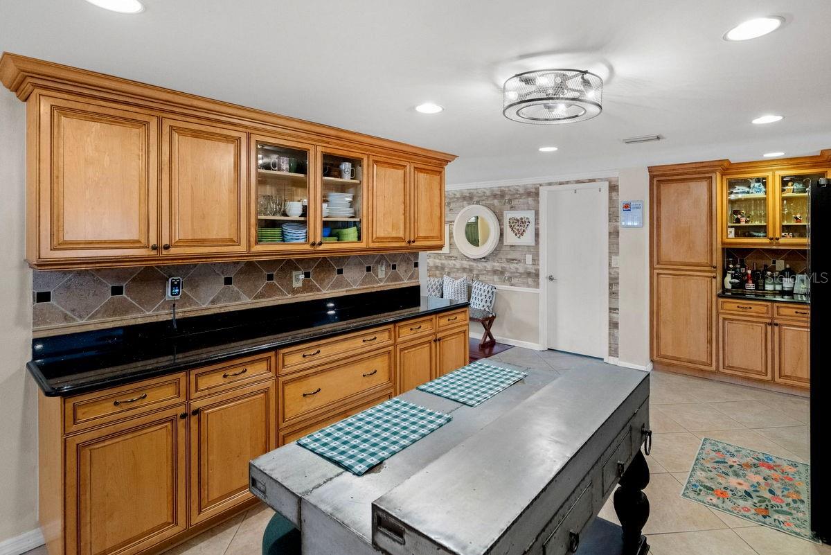 Image 13 of 70 For 1205 Royal Oak Drive S