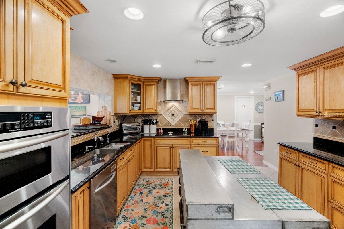 Image 14 of 70 For 1205 Royal Oak Drive S