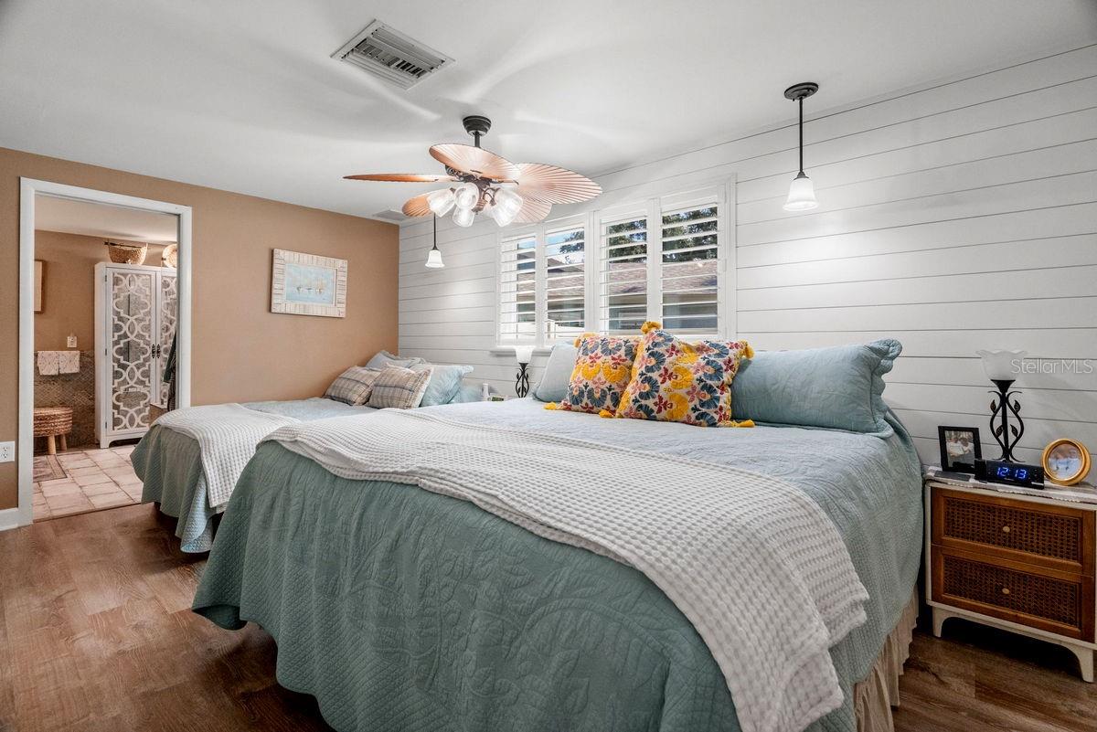 Image 15 of 70 For 1205 Royal Oak Drive S