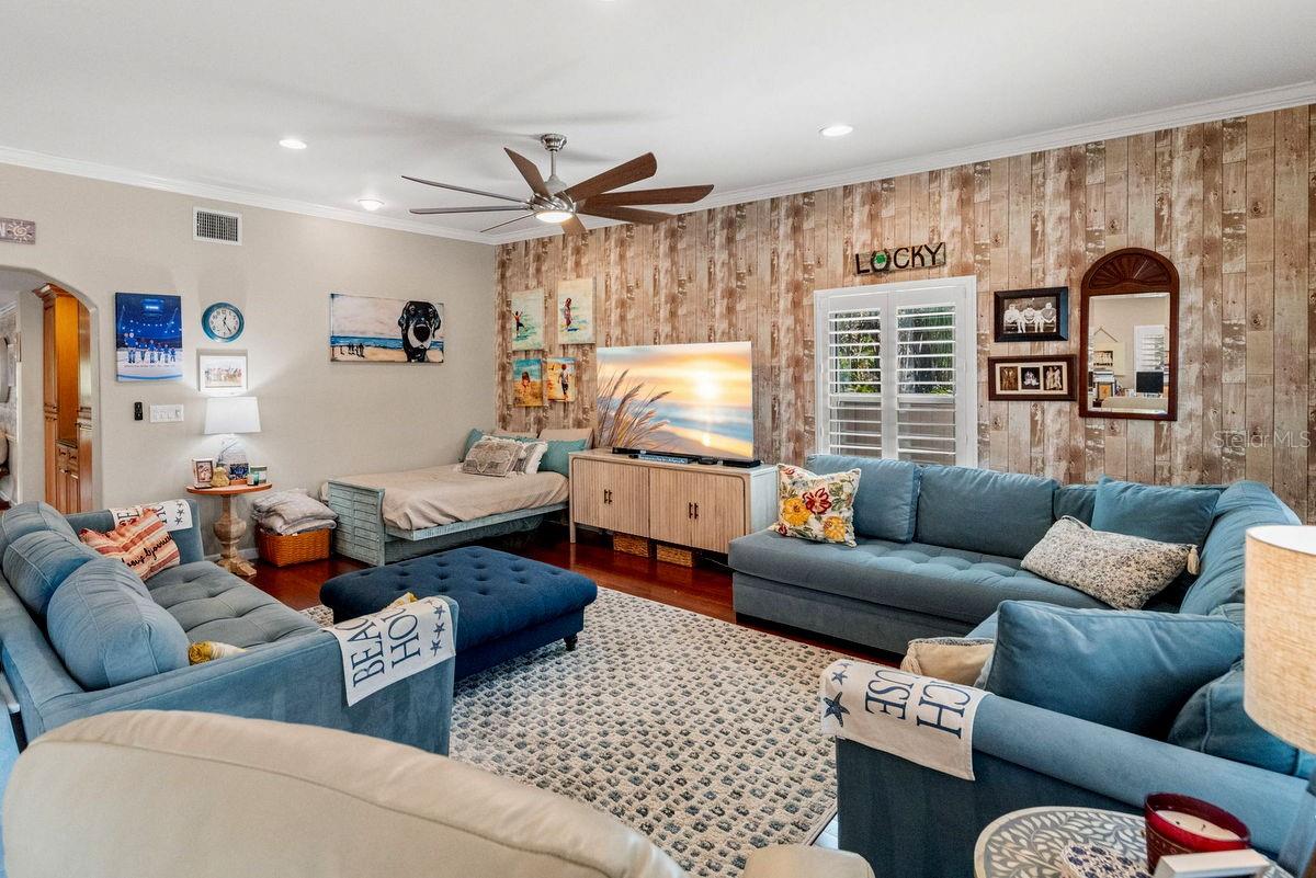 Image 24 of 70 For 1205 Royal Oak Drive S