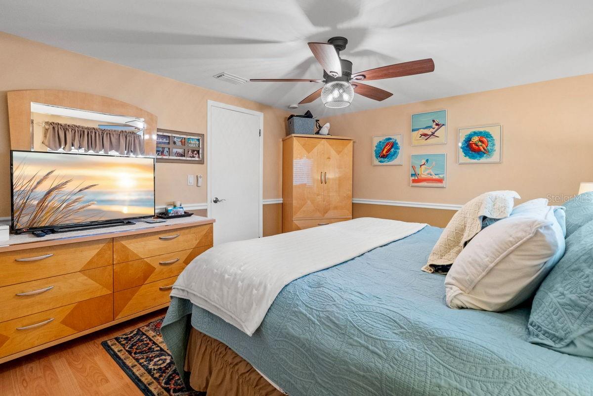 Image 28 of 70 For 1205 Royal Oak Drive S