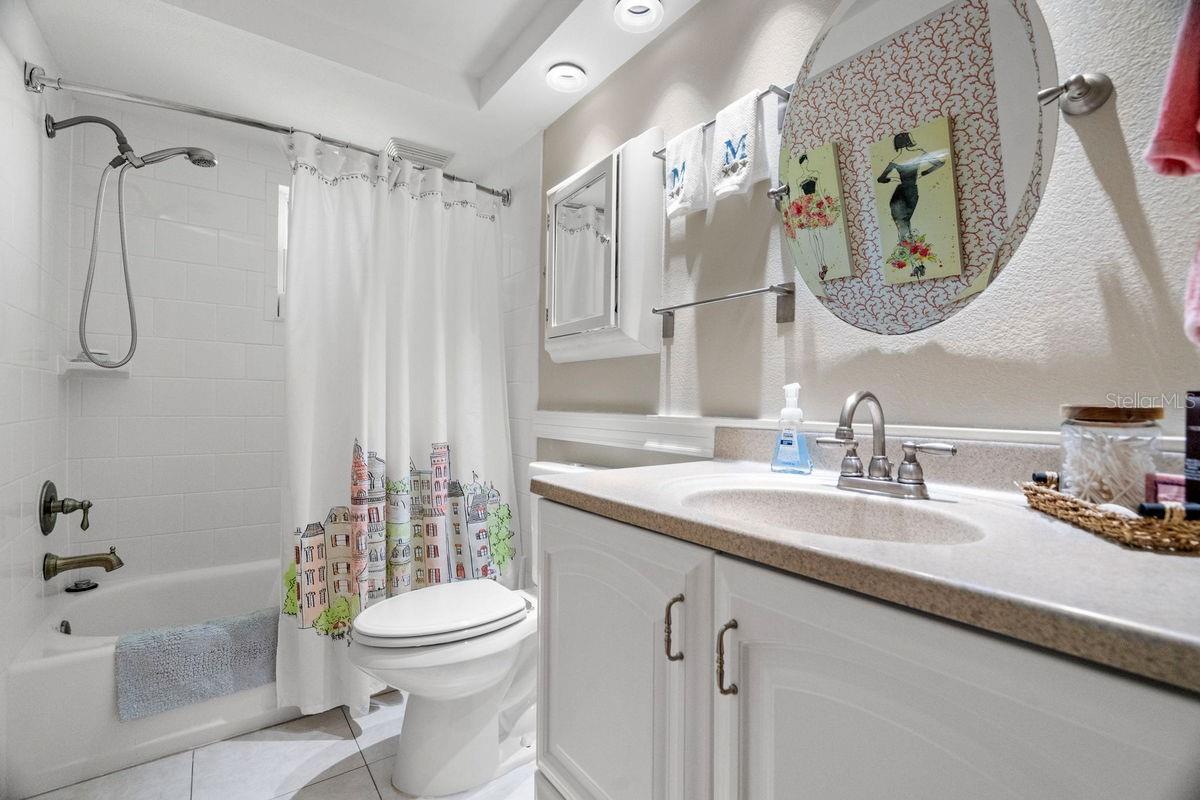 Image 29 of 70 For 1205 Royal Oak Drive S