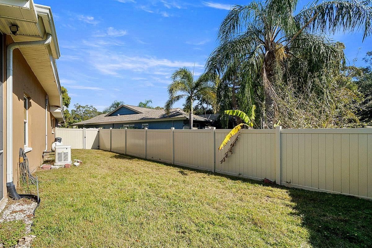 Image 37 of 70 For 1205 Royal Oak Drive S