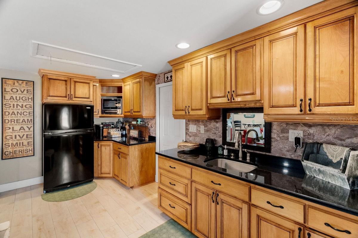 Image 42 of 70 For 1205 Royal Oak Drive S