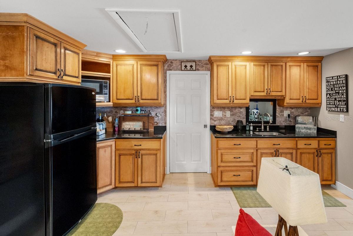 Image 43 of 70 For 1205 Royal Oak Drive S