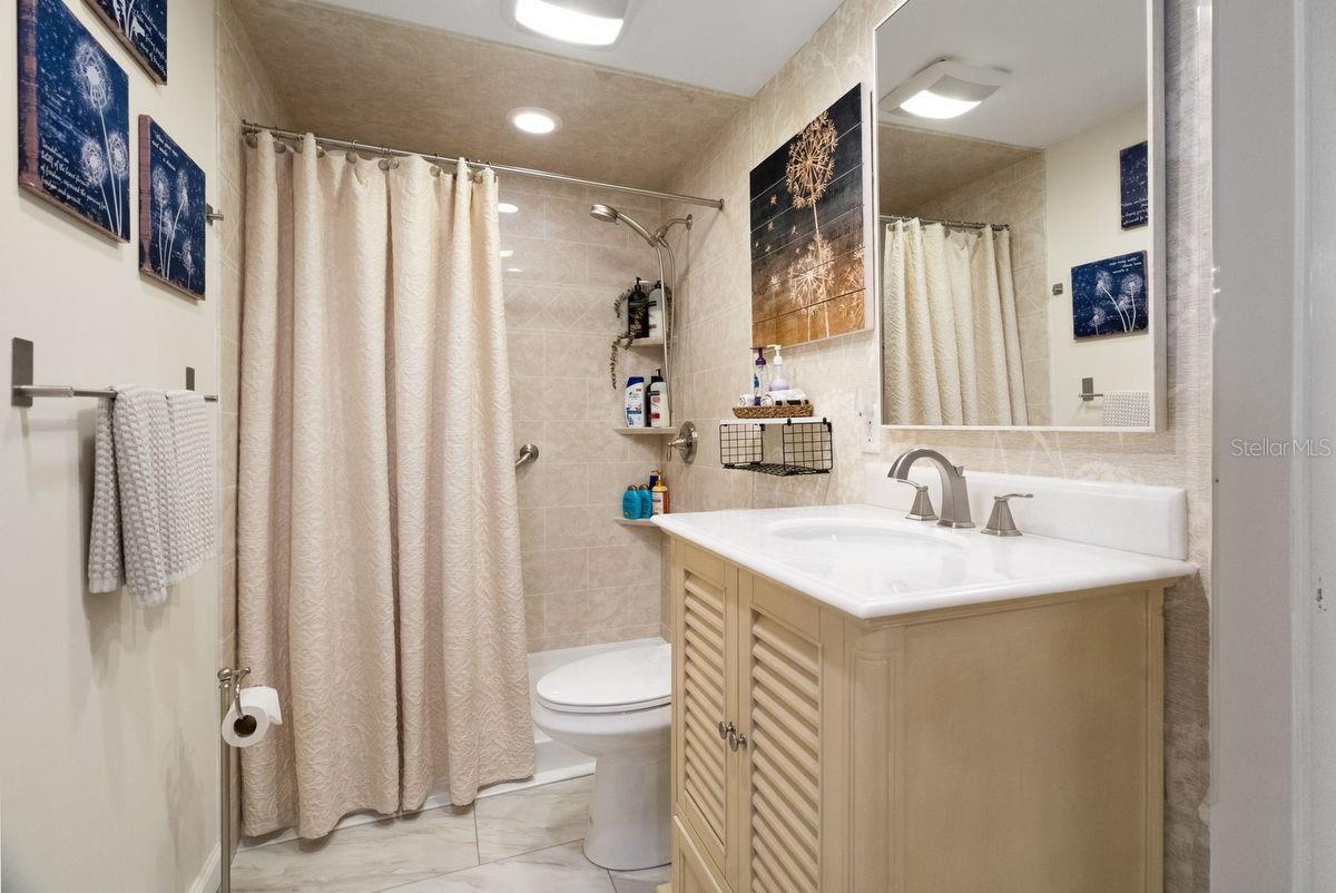 Image 44 of 70 For 1205 Royal Oak Drive S