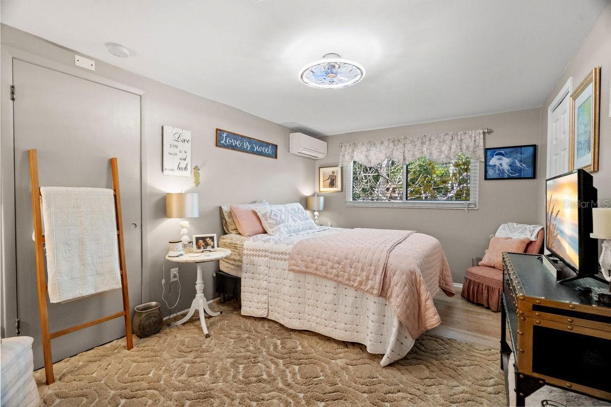 Image 45 of 70 For 1205 Royal Oak Drive S