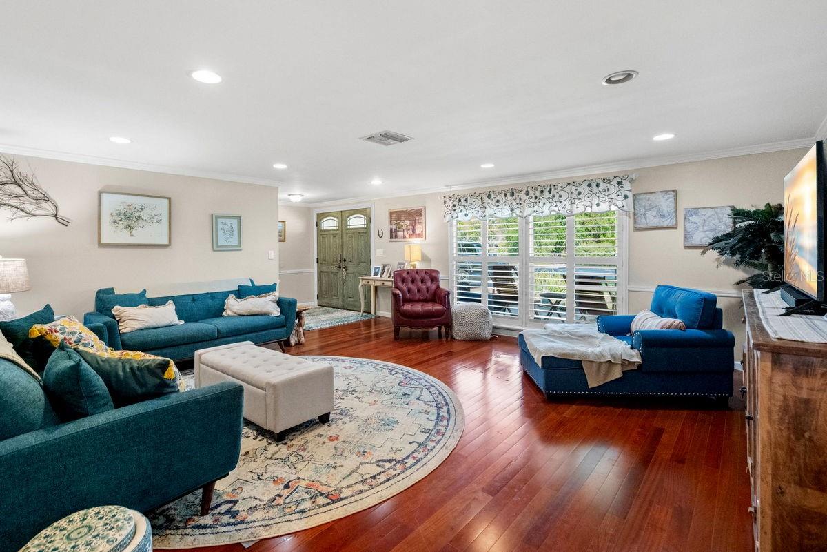 Image 8 of 70 For 1205 Royal Oak Drive S