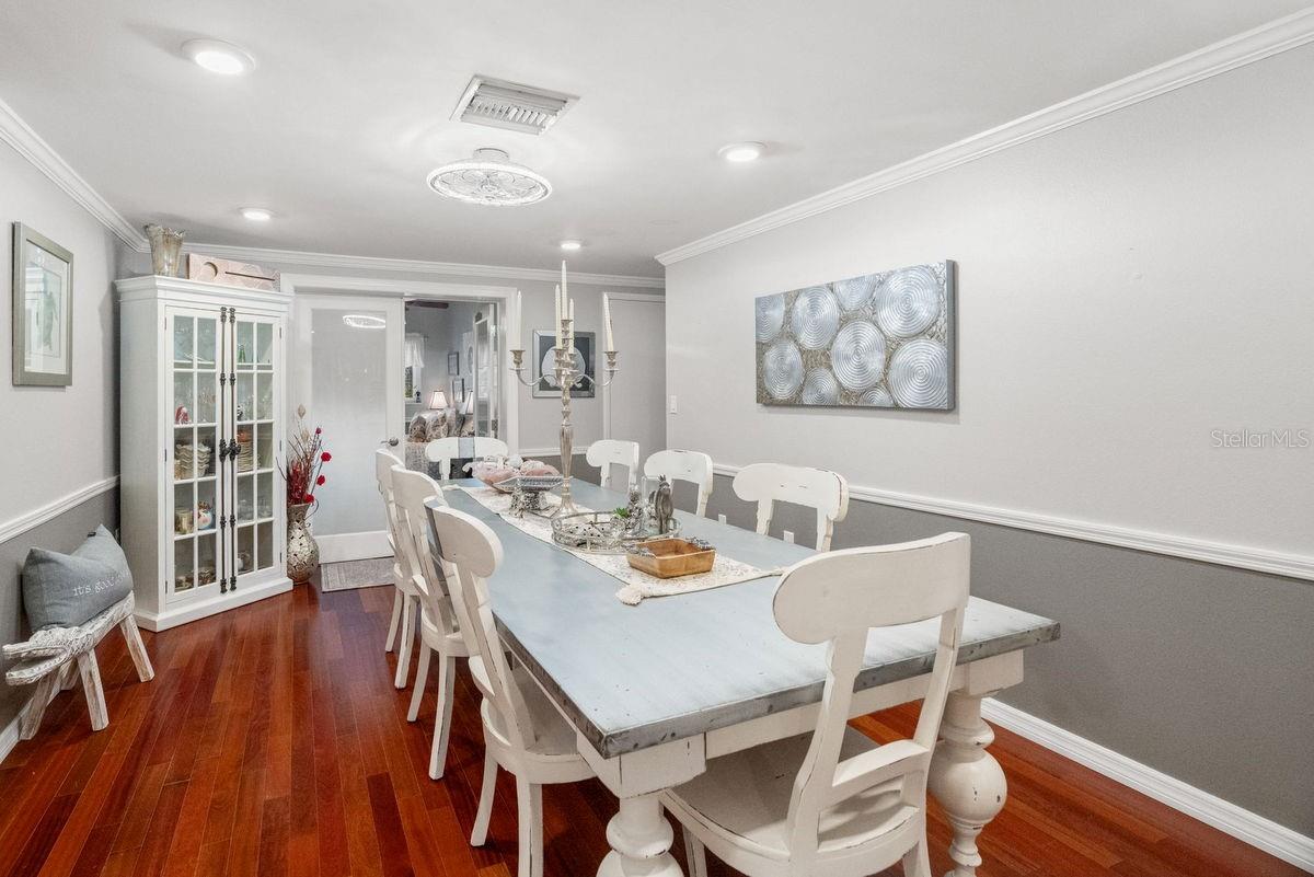 Image 9 of 70 For 1205 Royal Oak Drive S