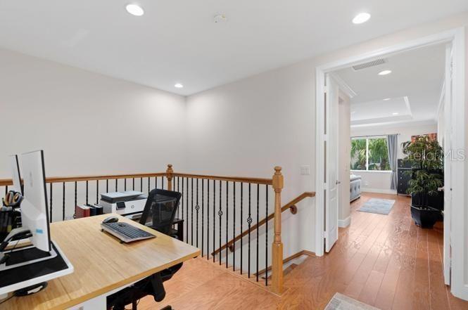 Image 20 of 37 For 2086 Foxtail View Court