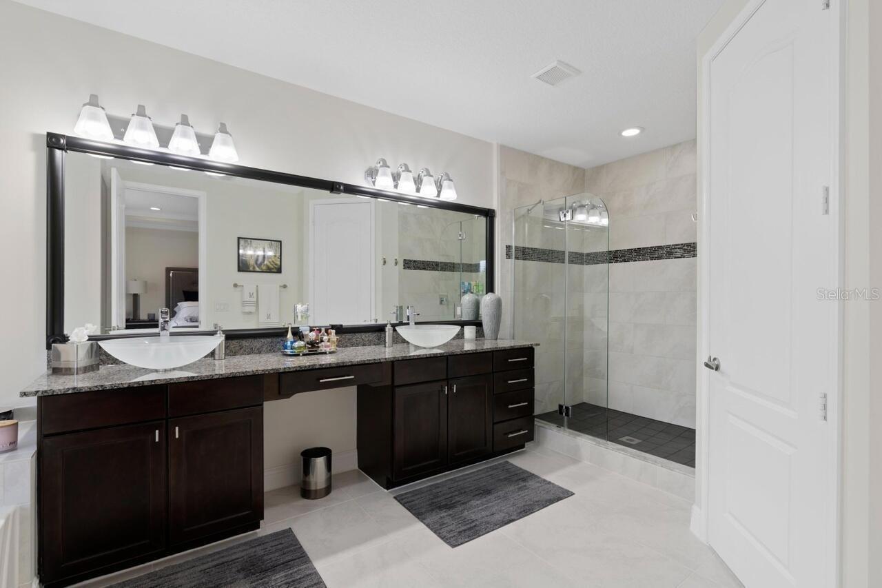 Image 26 of 37 For 2086 Foxtail View Court