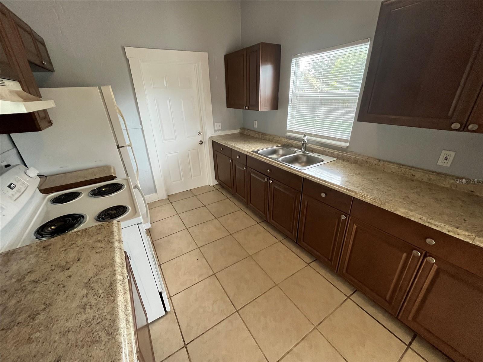 Image 3 of 6 For 713 Myrtle Street