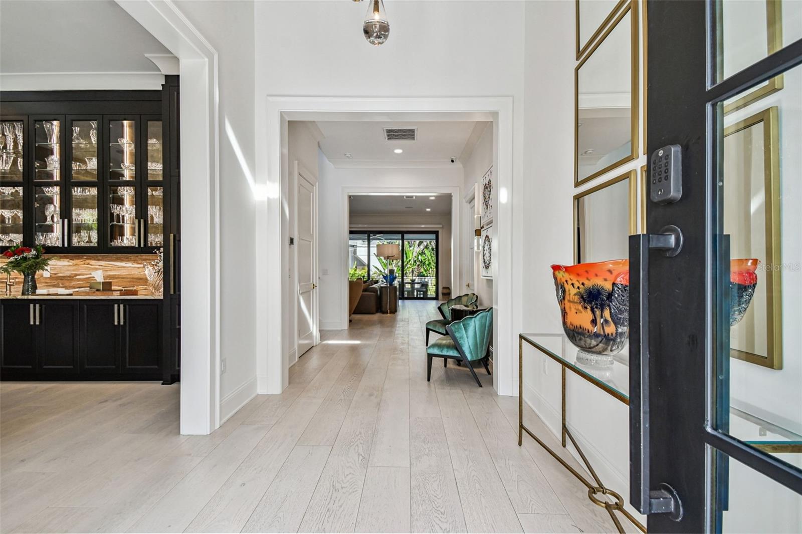 Listing photo id 8 for 2915 Harbor View Avenue