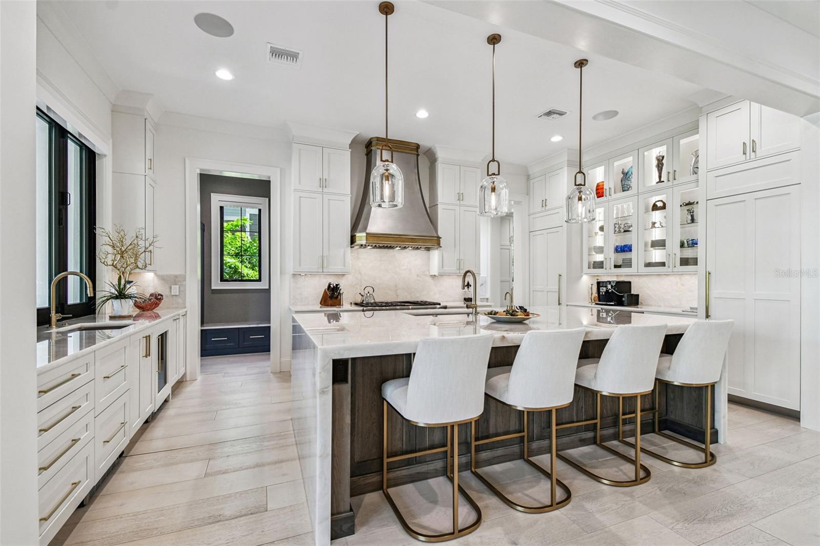 Listing photo id 17 for 2915 Harbor View Avenue