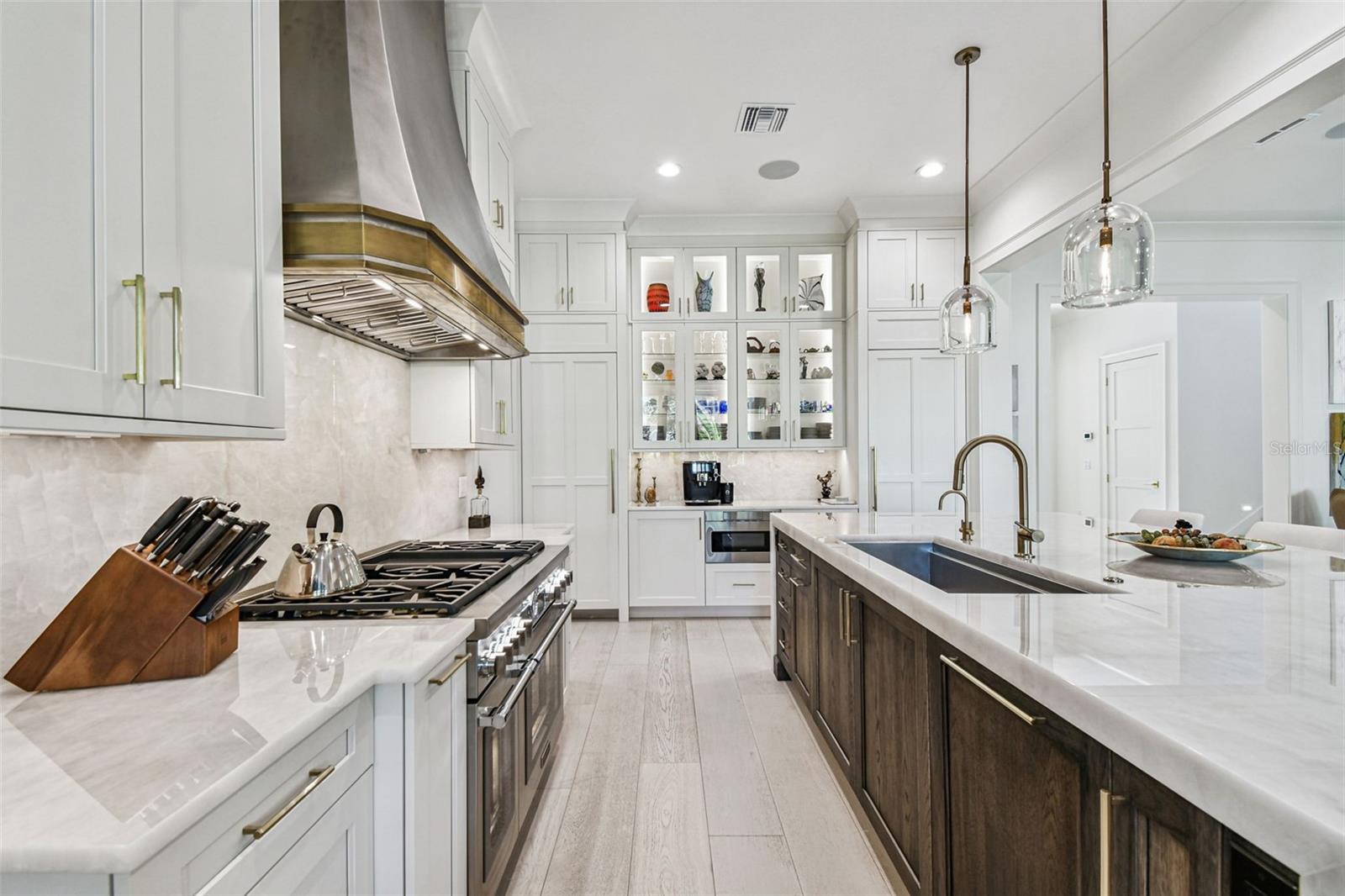 Listing photo id 18 for 2915 Harbor View Avenue