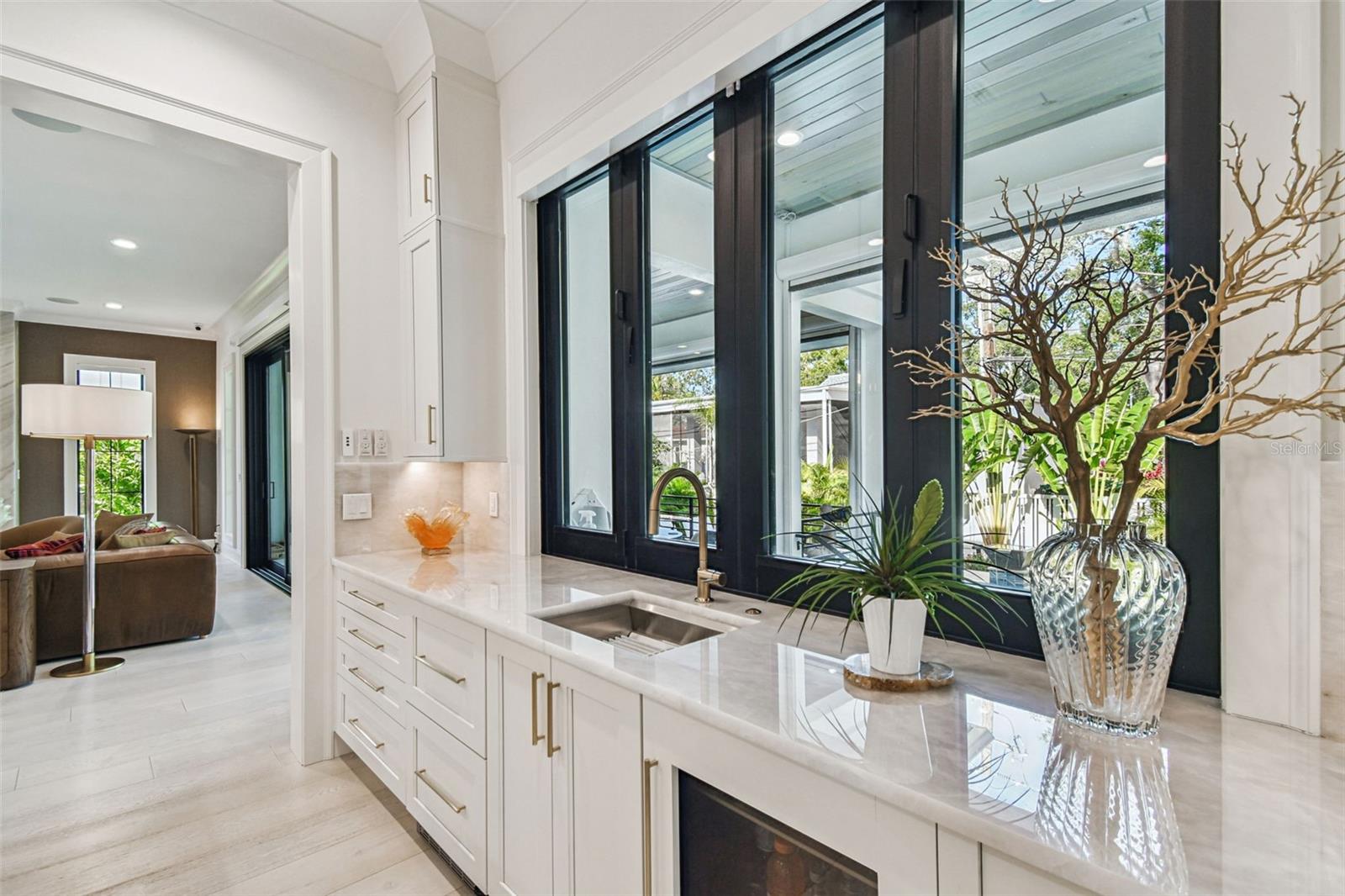 Listing photo id 22 for 2915 Harbor View Avenue